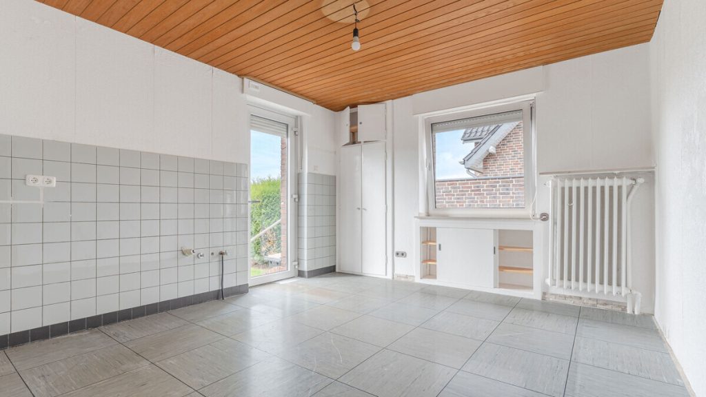 Volksbank Immobilien Niederrhein GmbH - Immobilienangebot - Moers - Alle - Moers-Utfort: Wohnhaus mit Potenzial zum Mehrgenerationenwohnen!