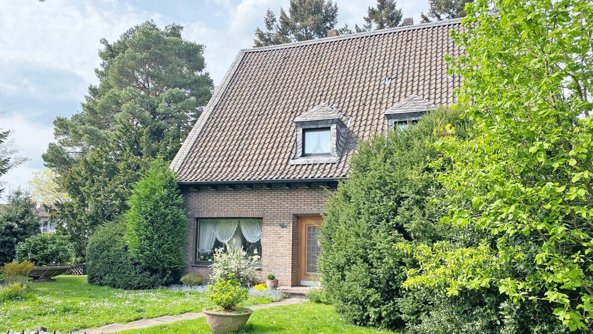 Volksbank Immobilien Niederrhein GmbH - Immobilienangebot - Moers - Alle - Freistehendes Einfamilienhaus in mit großzügigem Platzangebot in Moers-Eick West!