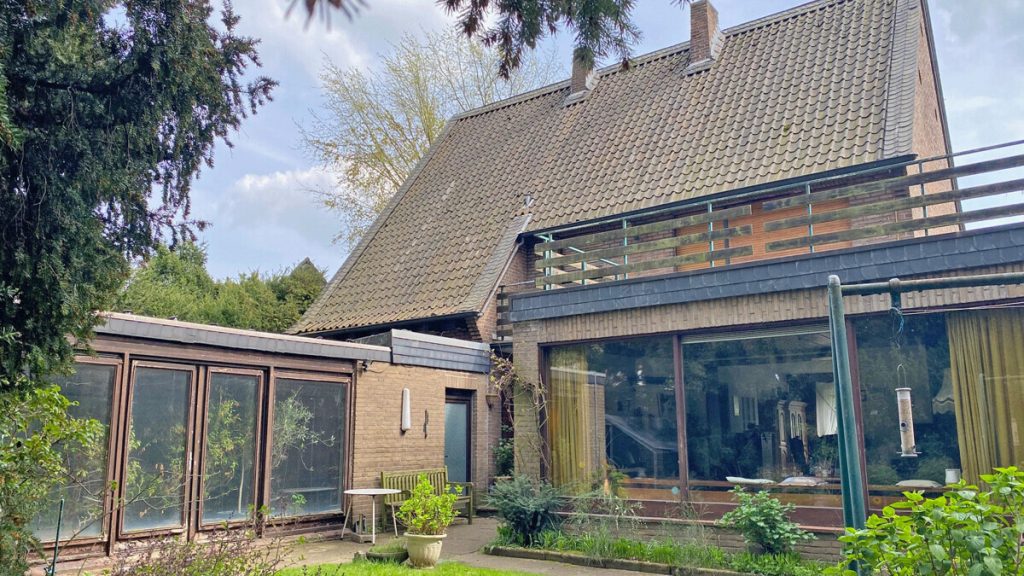 Volksbank Immobilien Niederrhein GmbH - Immobilienangebot - Moers - Alle - Freistehendes Einfamilienhaus in mit großzügigem Platzangebot in Moers-Eick West!