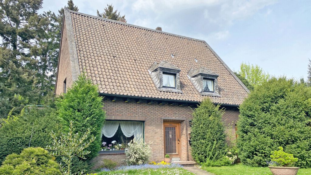 Volksbank Immobilien Niederrhein GmbH - Immobilienangebot - Moers - Alle - Freistehendes Einfamilienhaus in mit großzügigem Platzangebot in Moers-Eick West!