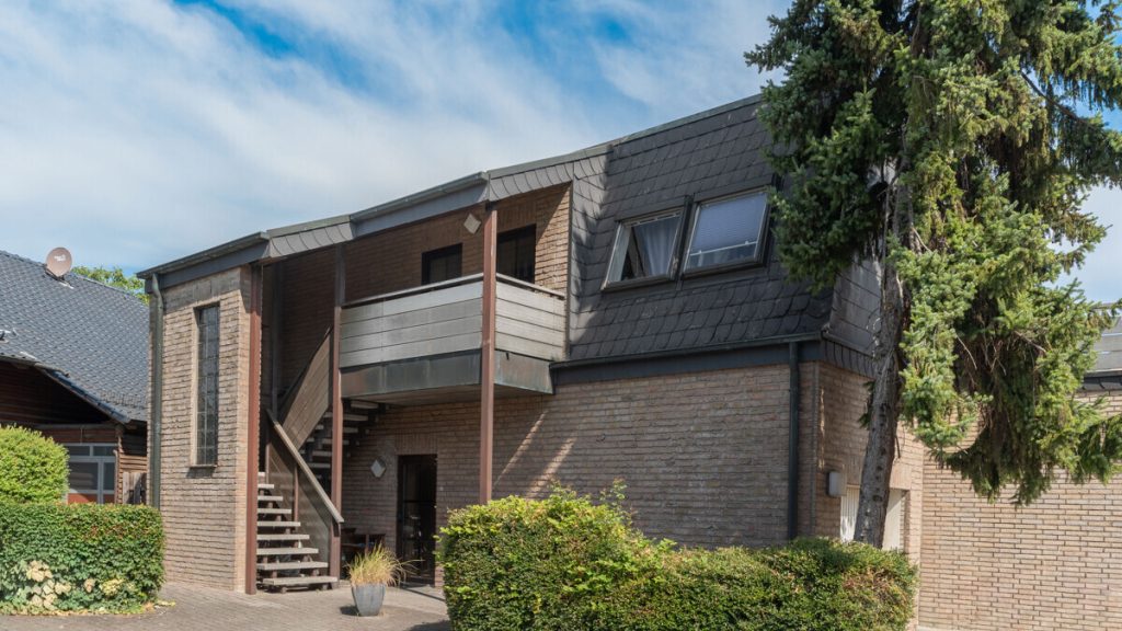 Volksbank Immobilien Niederrhein GmbH - Immobilienangebot - Duisburg - Alle - Vielseitiges Gebäudeensemble auf 900 m² – großzügiges Wohnen kombiniert mit Mieteinnahmen in Walsum