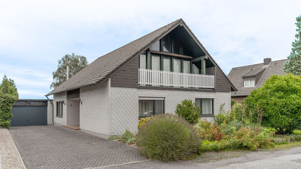 Volksbank Immobilien Niederrhein GmbH - Immobilienangebot - Wesel - Alle - Freistehendes Einfamilienhaus mit Garage und großem Grundstück in  Wesel-Obrighoven