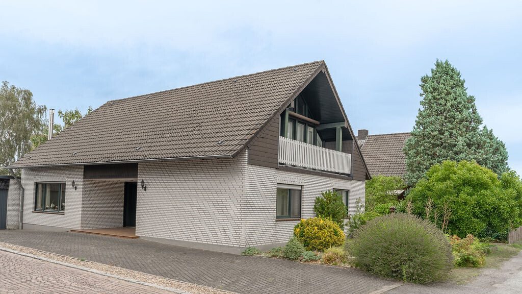 Volksbank Immobilien Niederrhein GmbH - Immobilienangebot - Wesel - Alle - Freistehendes Einfamilienhaus mit Garage und großem Grundstück in  Wesel-Obrighoven