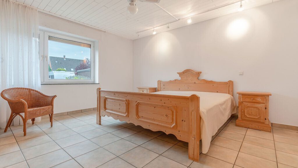 Volksbank Immobilien Niederrhein GmbH - Immobilienangebot - Wesel - Alle - Freistehendes Einfamilienhaus mit Garage und großem Grundstück in  Wesel-Obrighoven