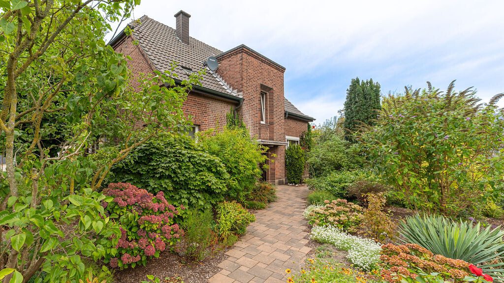 Volksbank Immobilien Niederrhein GmbH - Immobilienangebot - Wesel - Alle - Wohnen mit vielen Möglichkeiten – großzügiges Wohn- und Geschäftshaus in Wesel-Lackhausen!