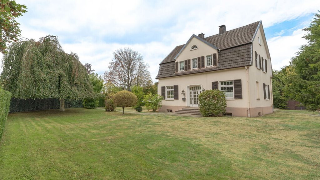 Volksbank Immobilien Niederrhein GmbH - Immobilienangebot - Voerde - Alle - Eine außergewöhnliche Stadtvilla von 1915 – historische Eleganz und großzügige Raumwirkung in Voerde!