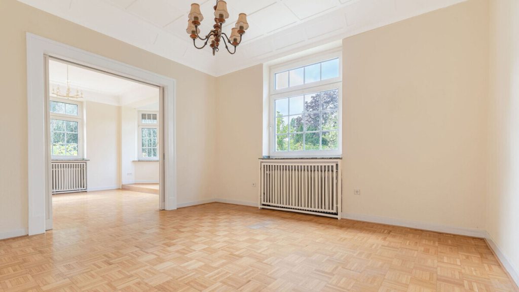 Volksbank Immobilien Niederrhein GmbH - Immobilienangebot - Voerde - Alle - Eine außergewöhnliche Stadtvilla von 1915 – historische Eleganz und großzügige Raumwirkung in Voerde!