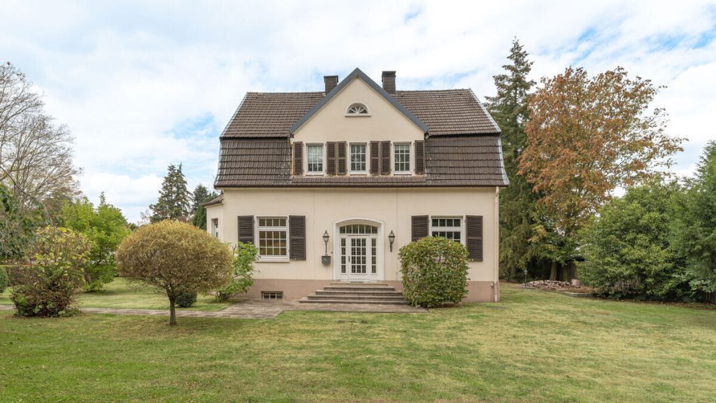 Volksbank Immobilien Niederrhein GmbH - Immobilienangebot - Voerde - Alle - Eine außergewöhnliche Stadtvilla von 1915 – historische Eleganz und großzügige Raumwirkung in Voerde!