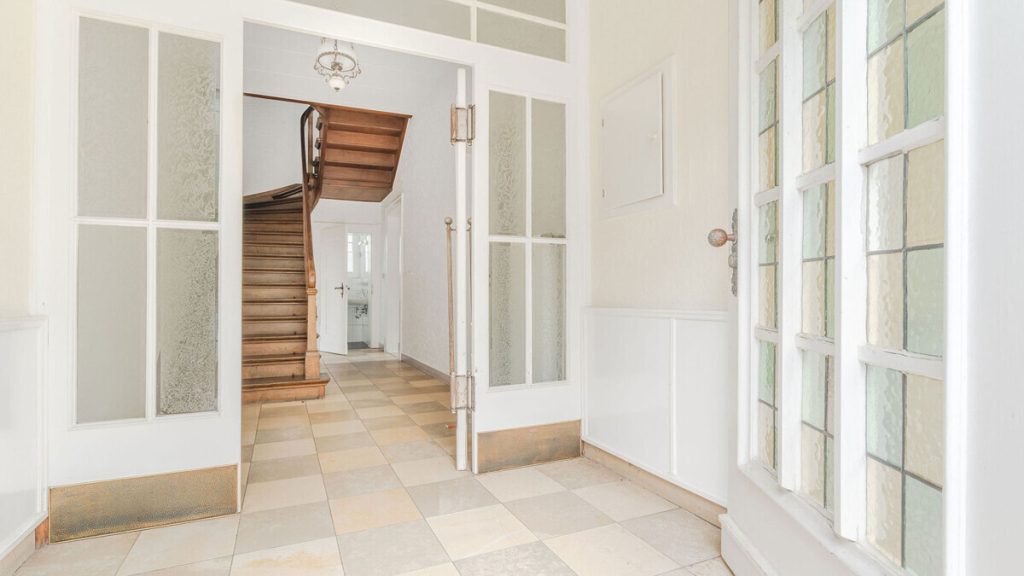 Volksbank Immobilien Niederrhein GmbH - Immobilienangebot - Voerde - Alle - Eine außergewöhnliche Stadtvilla von 1915 – historische Eleganz und großzügige Raumwirkung in Voerde!