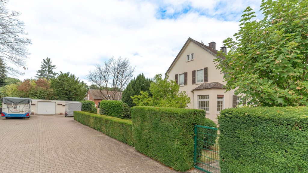 Volksbank Immobilien Niederrhein GmbH - Immobilienangebot - Voerde - Alle - Eine außergewöhnliche Stadtvilla von 1915 – historische Eleganz und großzügige Raumwirkung in Voerde!