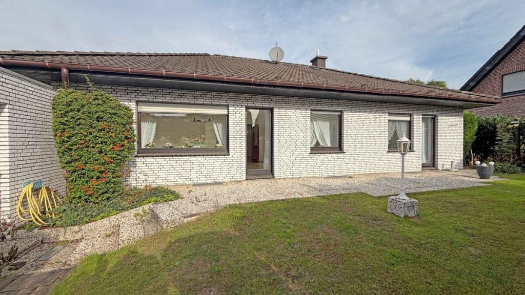 Volksbank Immobilien Niederrhein GmbH - Immobilienangebot - Alpen - Alle - Hochwertig und barrierearm: Freistehender Bungalow in Alpen-Menzelen!