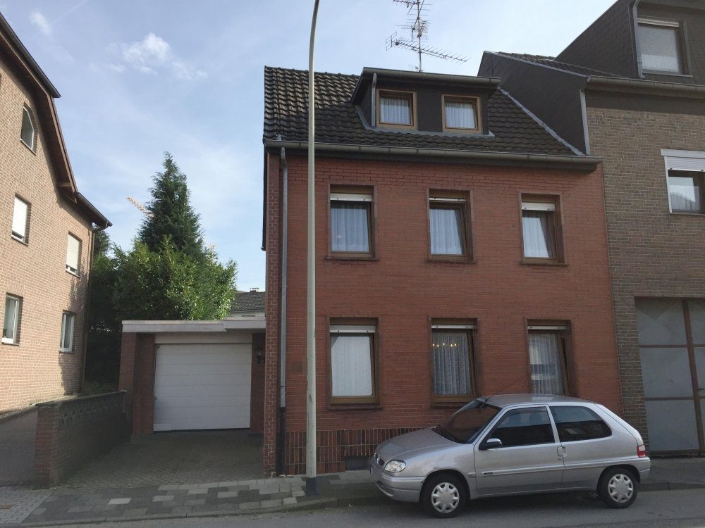 Immobilienangebot - Würselen - Wohnen - Kleines Einfamilienhaus mit Garage und Garten