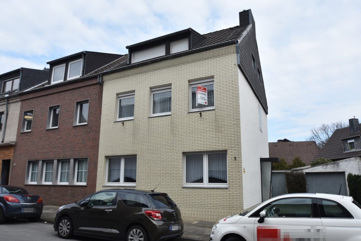 Immobilienangebot - Baesweiler - Wohnen - Die  Alternative zur Eigentumswohnung: Bezugsfreies Einfamilienhaus  im Herzen von Baesweiler