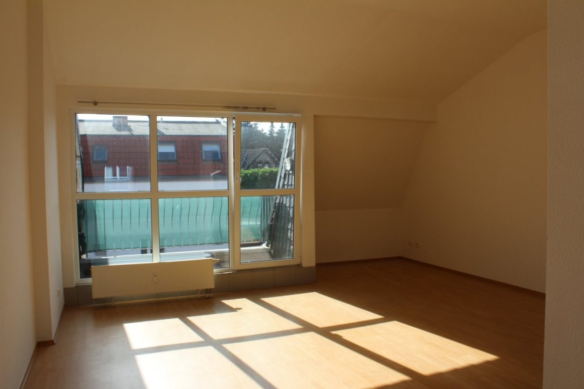 Immobilienangebot - Eschweiler - Wohnen - Helle Eigentumswohnung mit Süd-Westbalkon und PKW-Stellplatz in ruhiger Lage