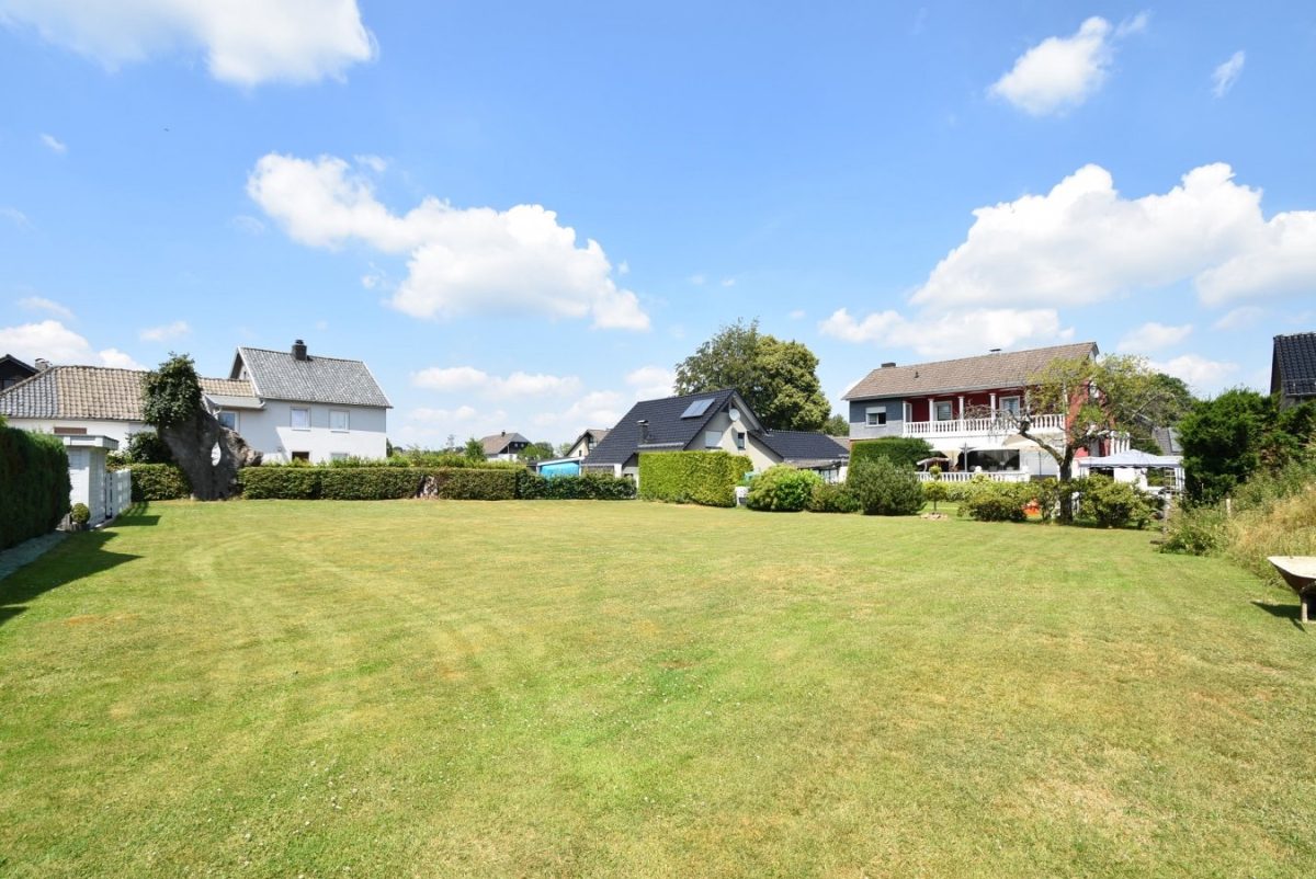 Immobilienangebot - Simmerath - Grundstücke - Baugrundstück für ein freistehendes Einfamilienhaus oder 2 Doppelhaushälften im Herzen von Simmerath