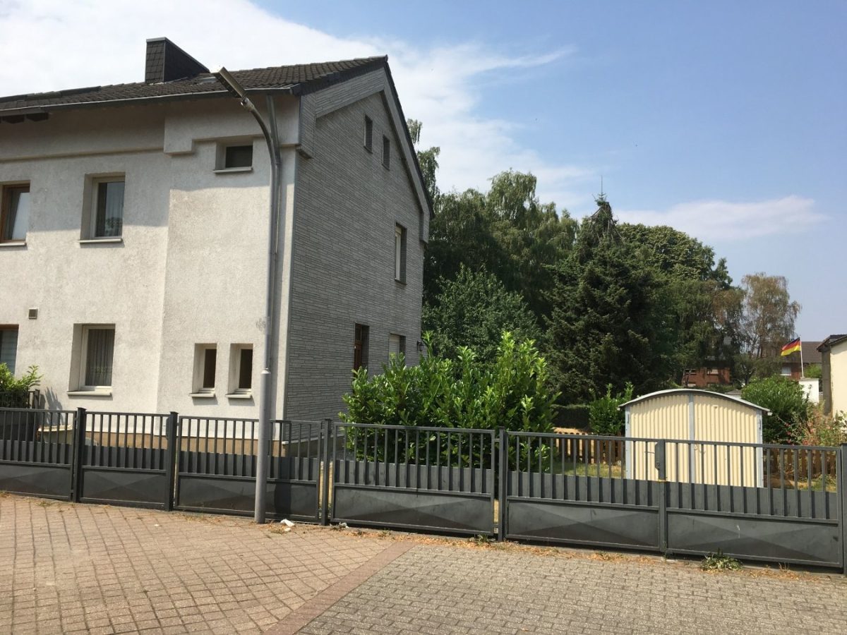 Immobilienangebot - Alsdorf / Mariadorf - Wohnen - Doppelhaushälfte mit 2 Garagen und Erweiterungspotenzial