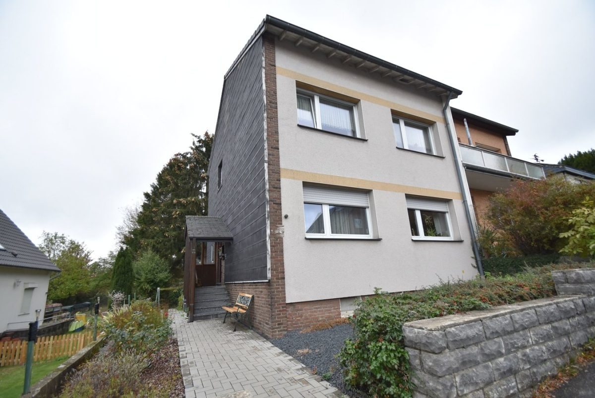Immobilienangebot - Stolberg-Münsterbusch - Wohnen - Gepflegtes 2-Familienhaus für den Kapitalanleger in guter Wohnlage
