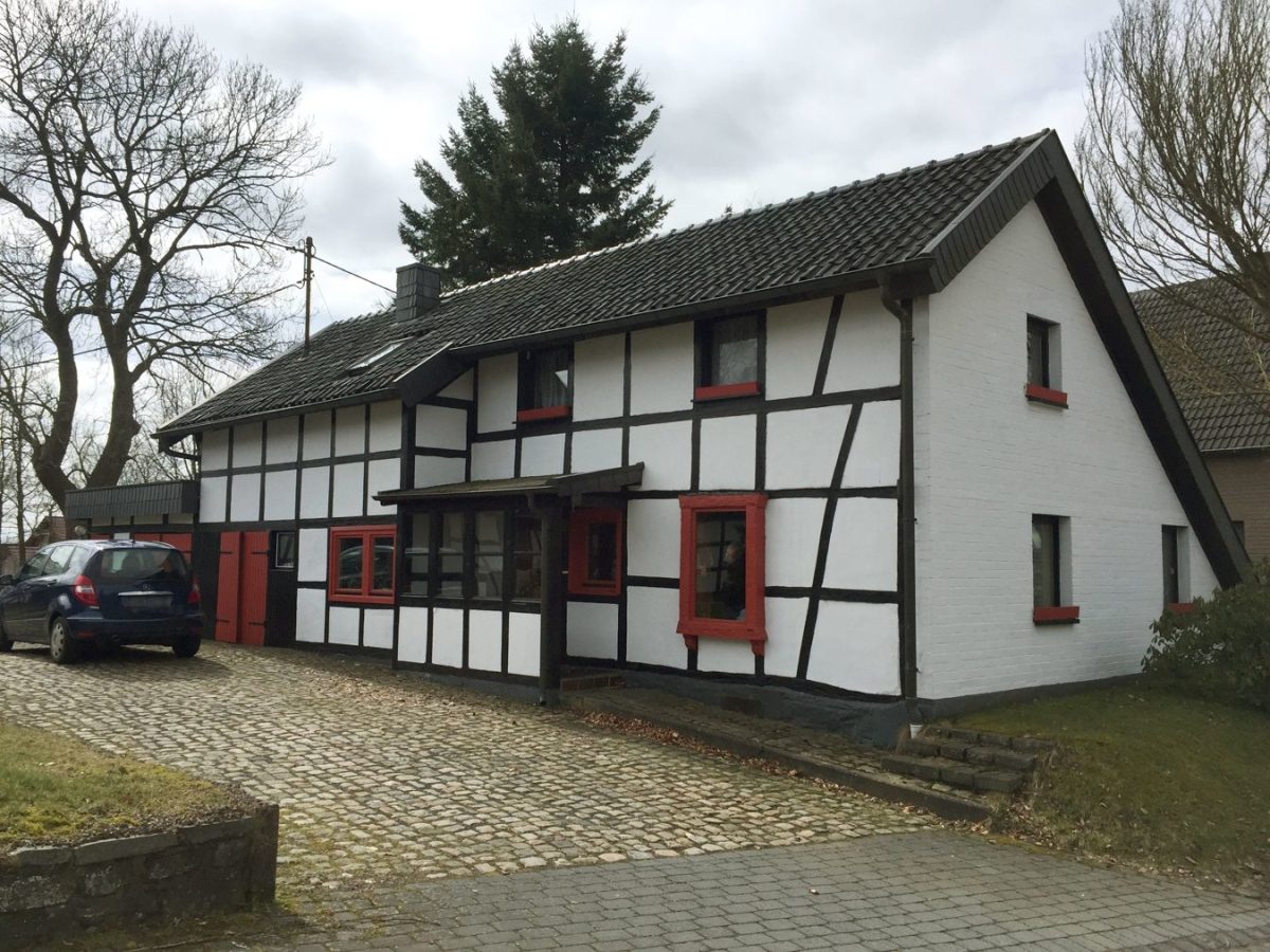 Immobilienangebot - Monschau - Wohnen - Freistehendes Fachwerkhaus in ruhiger Lage