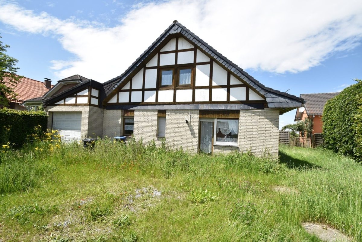 Immobilienangebot - Simmerath-Steckenborn - Wohnen - Einfamilienhaus in ruhiger Wohnlage - Kernsanierung erforderlich!