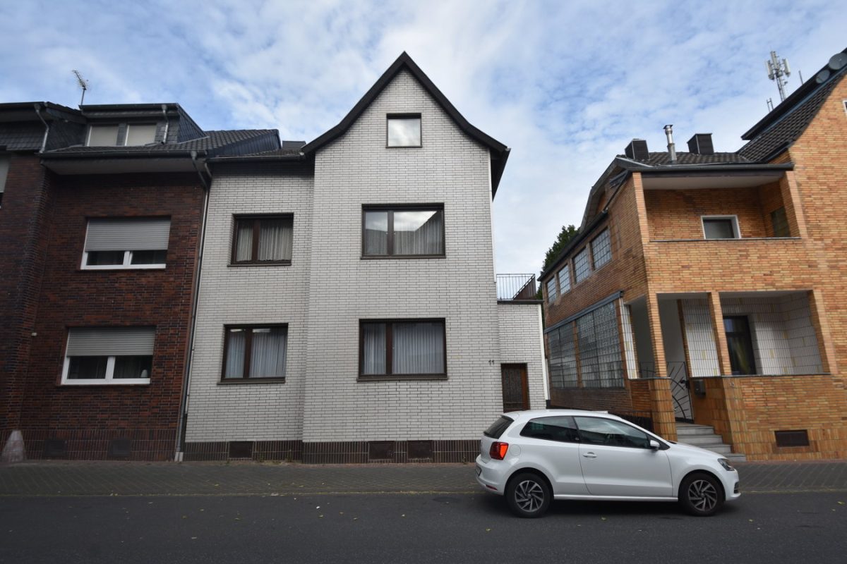 Immobilienangebot - Alsdorf - Wohnen - Modernisierungsbedürftiges Einfamilienhaus in zentraler, dennoch ruhiger Lage von Alsdorf
