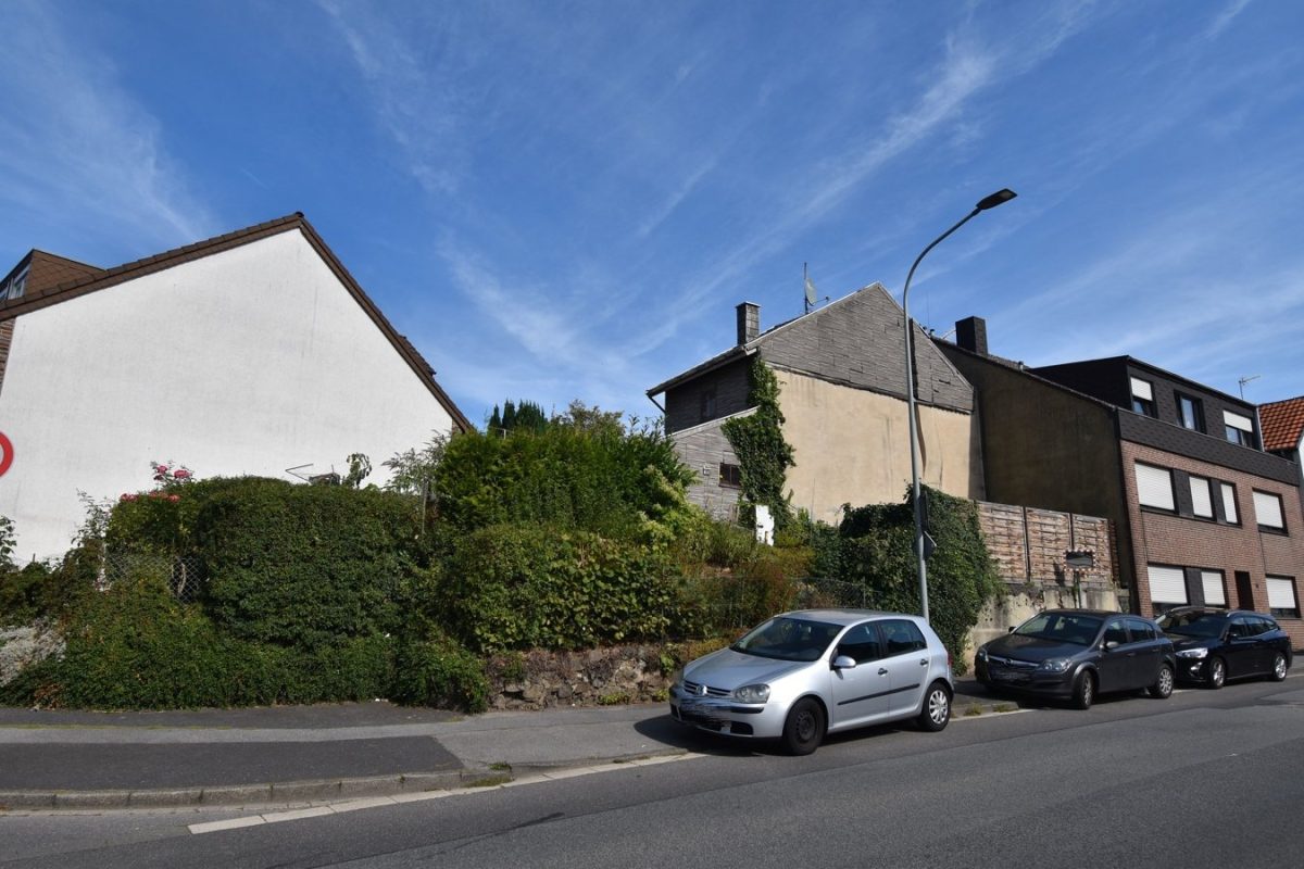 Immobilienangebot - Würselen - Wohnen - Kleines, modernisierungsbedürftiges Einfamilienhaus mit interessantem Grundstück in Schweilbach