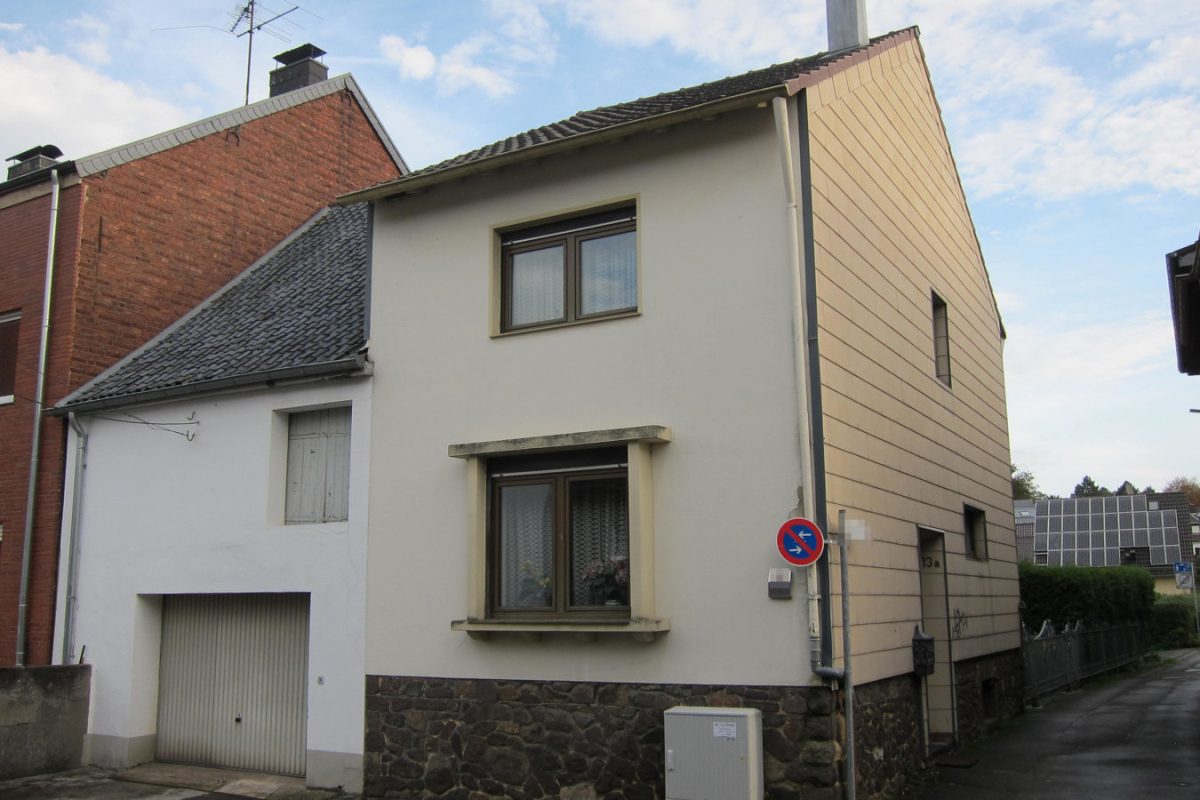 Immobilienangebot - Stolberg - Wohnen - Kleines, vermietetes Einfamilienhaus mit Garage und schönem Garten in Vicht