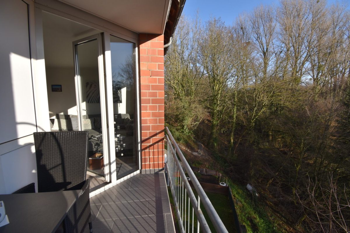Immobilienangebot - Würselen - Wohnen - Umfassend modernisierte 3-Zimmerwohnung mit eigenem PKW-Stellplatz zwischen Wurmtal und Stadtgarten