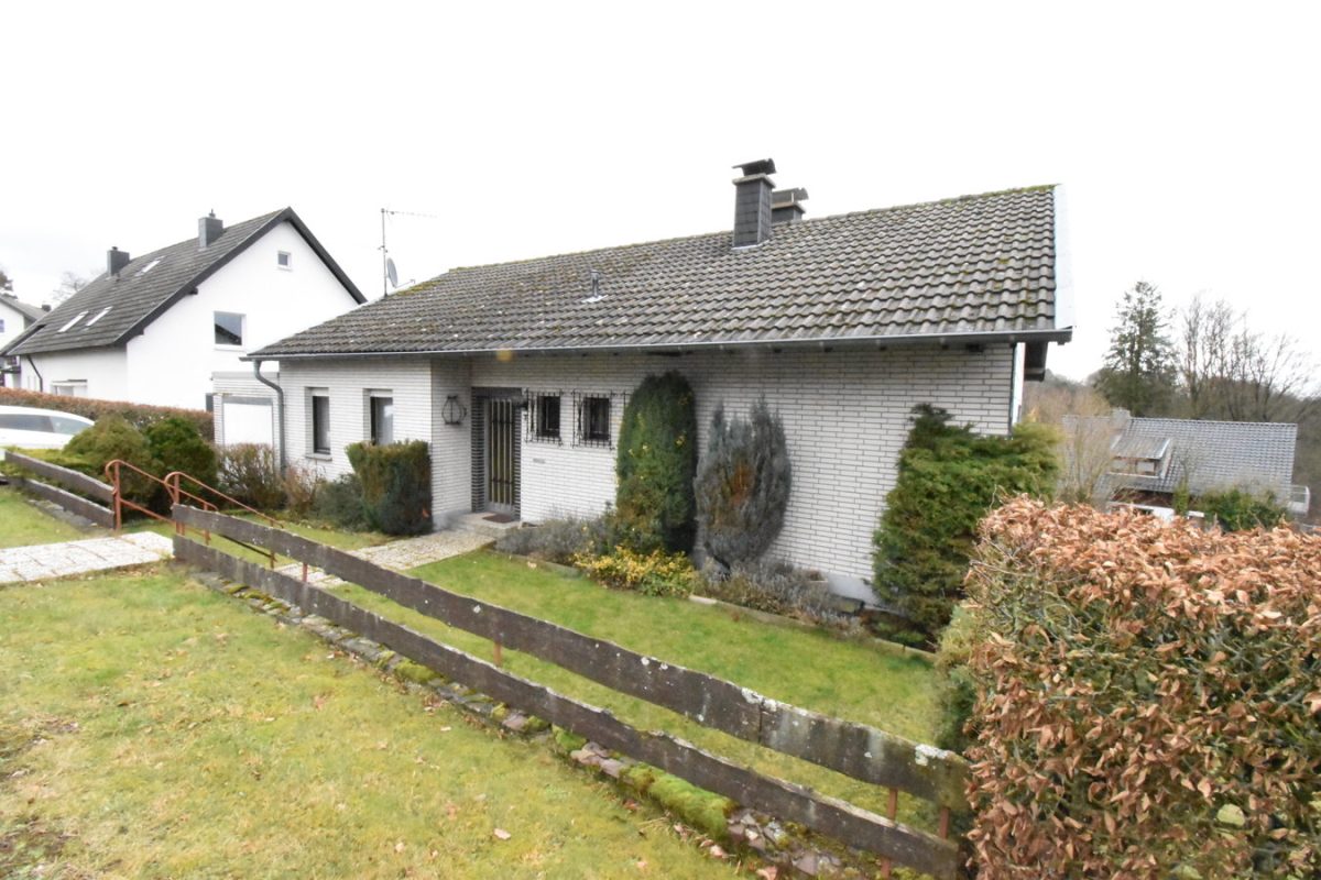 Immobilienangebot - Monschau - Wohnen - Gemütliches Einfamilienhaus mit Garage und Garten für den Handwerker