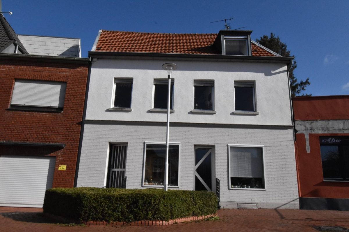 Immobilienangebot - Würselen - Wohnen - Raum für neue Ideen!
Einfamilienhaus mit ehemaligem Ladenlokal in Morsbach