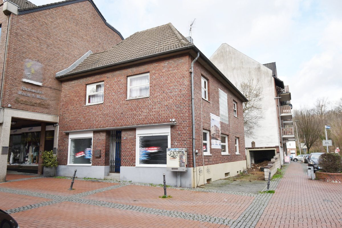 Immobilienangebot - Übach-Palenberg - Wohnen - Wohnhaus mit kleinem Ladenlokal und Garage in direkter Zentrumslage