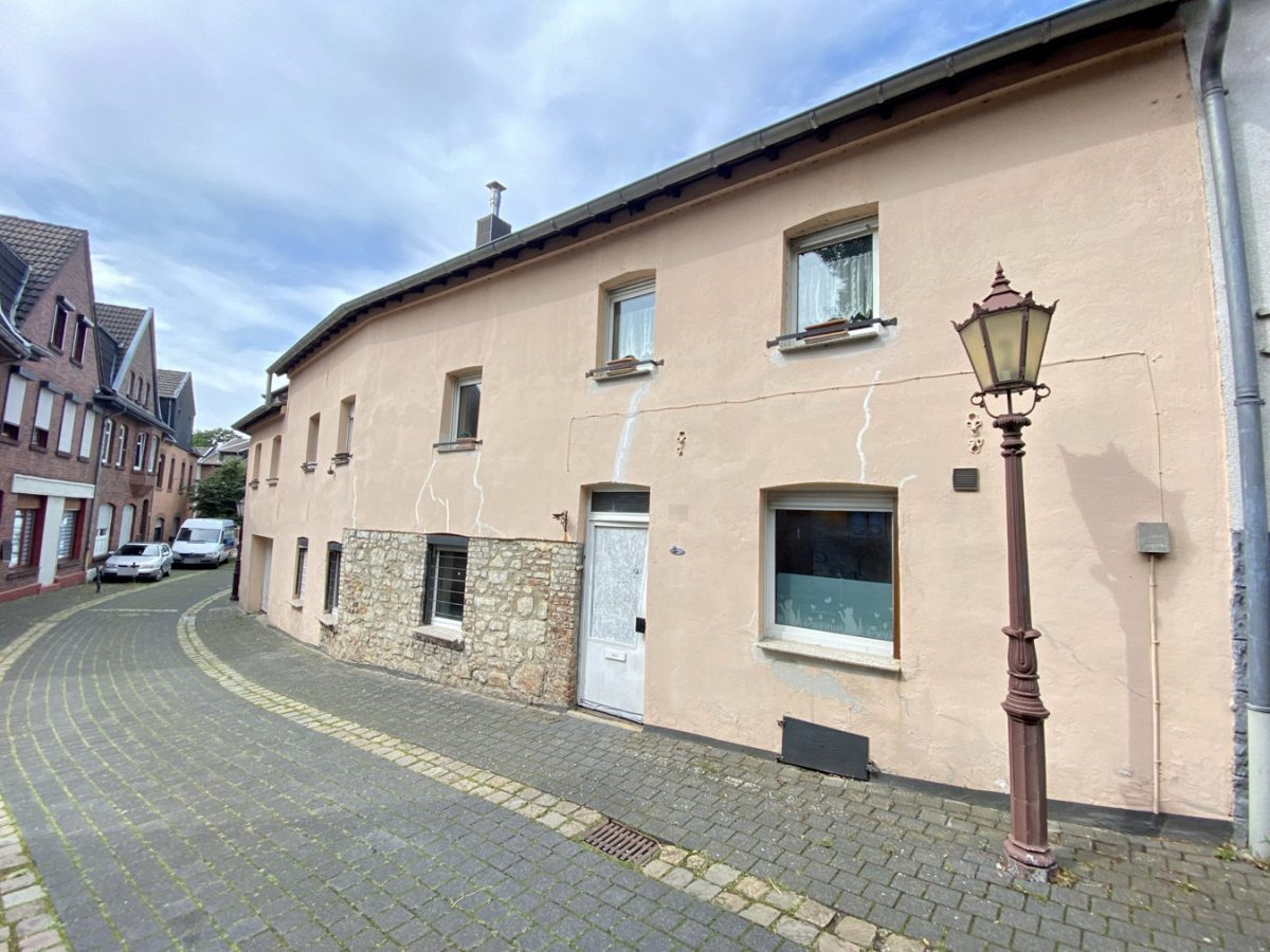 Immobilienangebot - Herzogenrath - Wohnen - Ungewöhnliches Einfamilienhaus