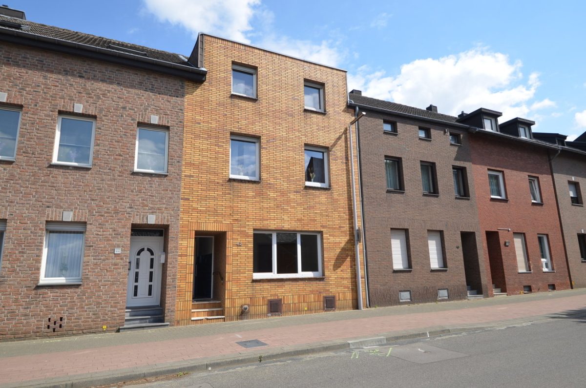 Immobilienangebot - Alsdorf - Wohnen - Zweifamilienhaus mit großem Grundstück im Stadtzentrum von Alsdorf