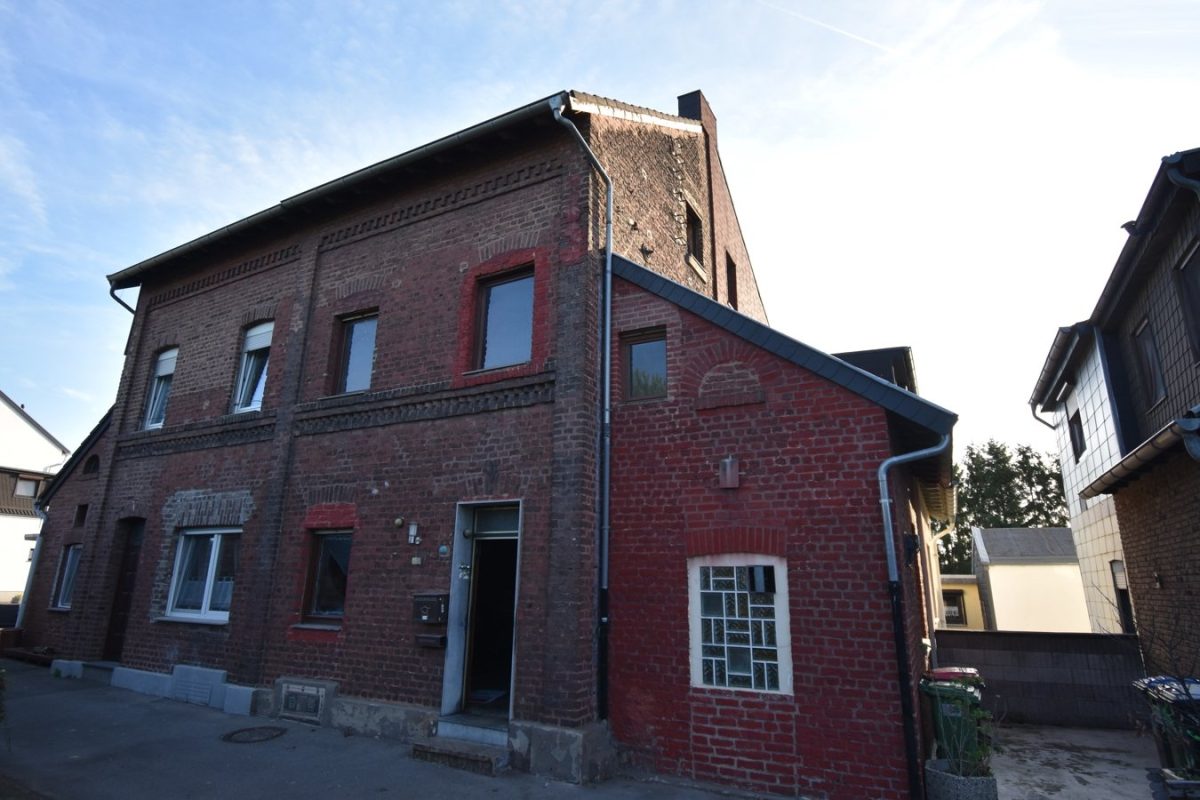Immobilienangebot - Aachen - Wohnen - Sanierungsbedürftiges Einfamilienhaus mit großer Gartenparzelle am Ortsrand von Haaren