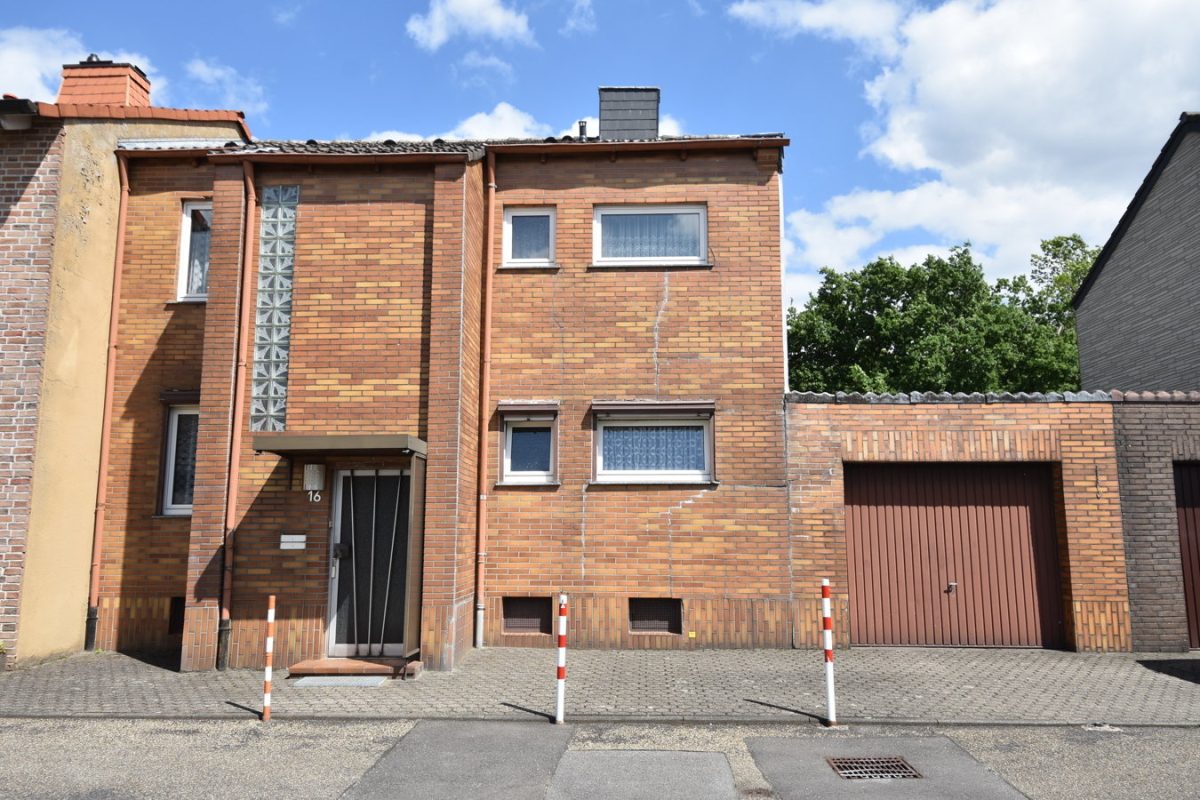 Immobilienangebot - Alsdorf - Wohnen - Ruhig gelegenes Zweifamilienhaus mit Garage und Ostgarten