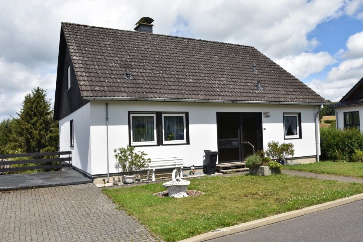 Immobilienangebot - Monschau-Kalterherberg - Wohnen - Fertighaus mit Garage und sehr viel Potenzial in naturfreundlicher Lage