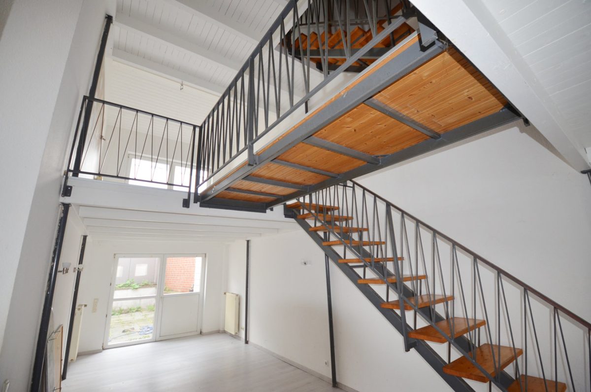 Immobilienangebot - Herzogenrath - Wohnen - Renovierungsbedürftiges Einfamilienhaus mit zwei Garagen