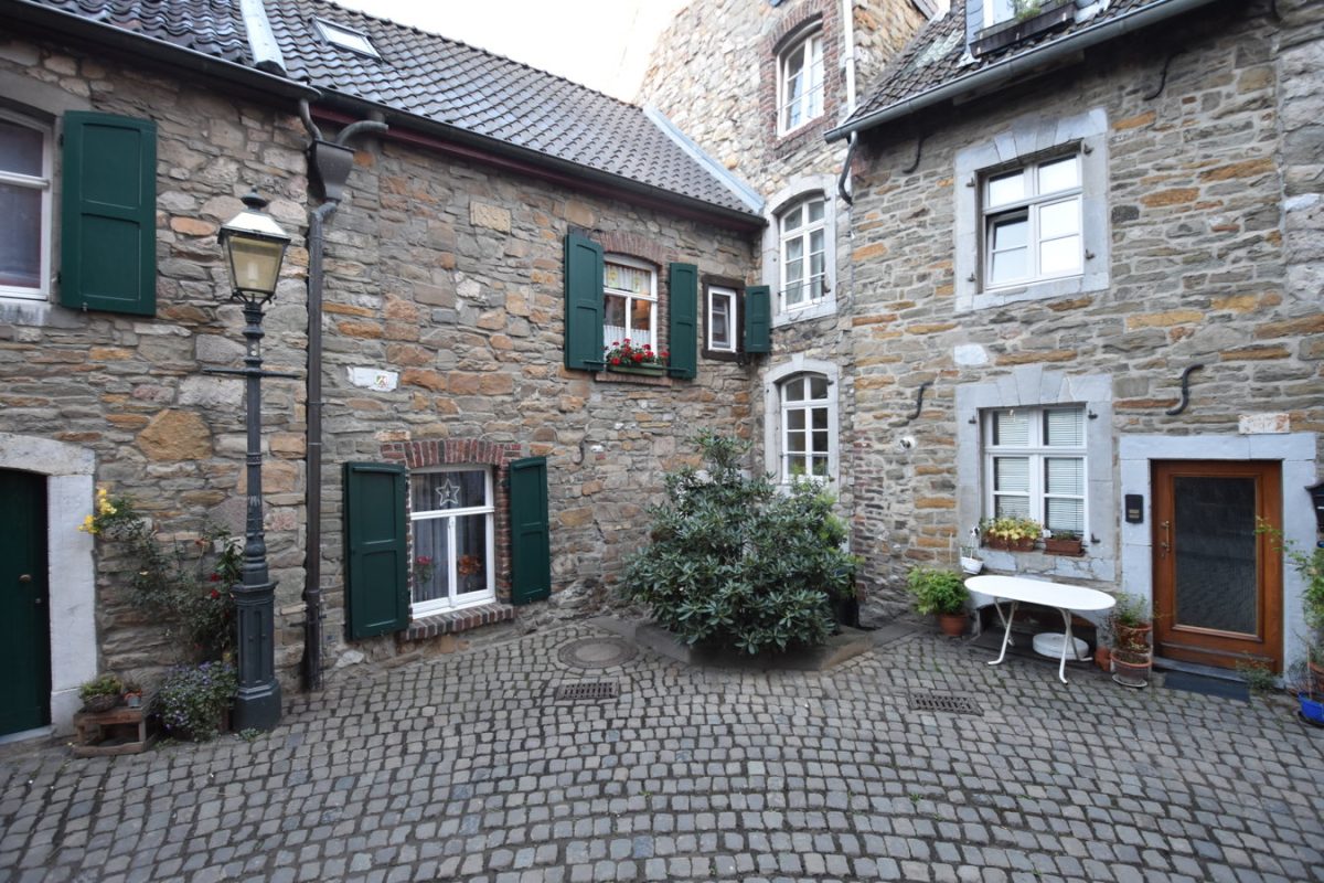 Immobilienangebot - Stolberg - Wohnen - Kleines, gemütliches Bruchsteinhaus in innerstädtischer, ruhiger Lage