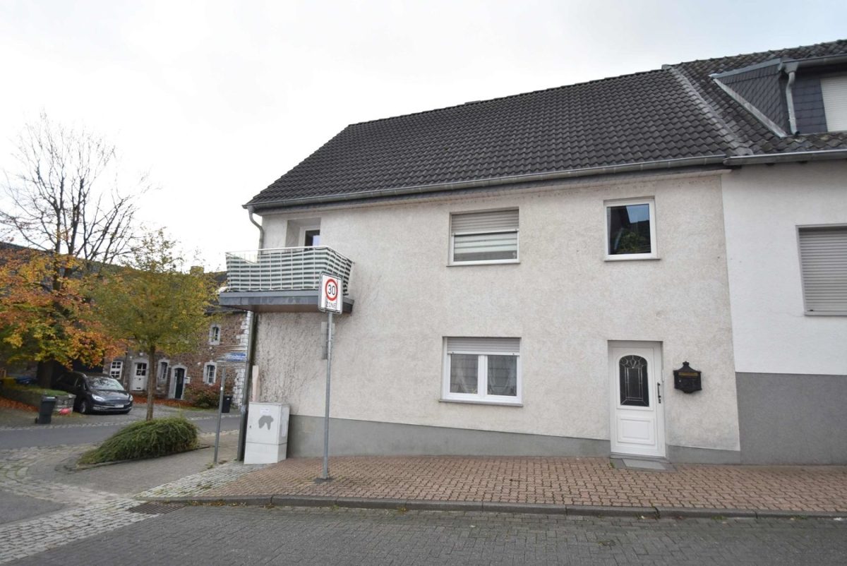 Immobilienangebot - Stolberg - Wohnen - Großzügiges Stadthaus mit Garage ohne Garten