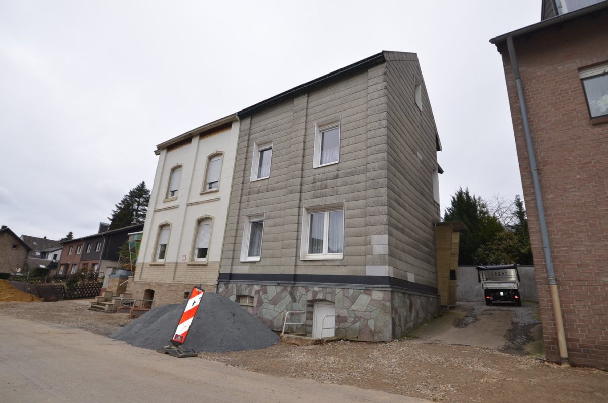 Immobilienangebot - Stolberg - Wohnen - Vermietetes Einfamilienhaus mit Garage