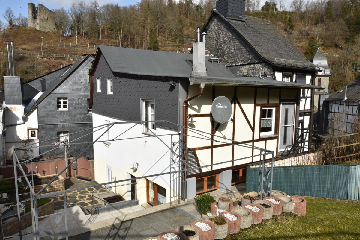 Immobilienangebot - Monschau - Wohnen - Seltene Gelegenheit. Haus mit großem Garten und einmaligem Ausblick