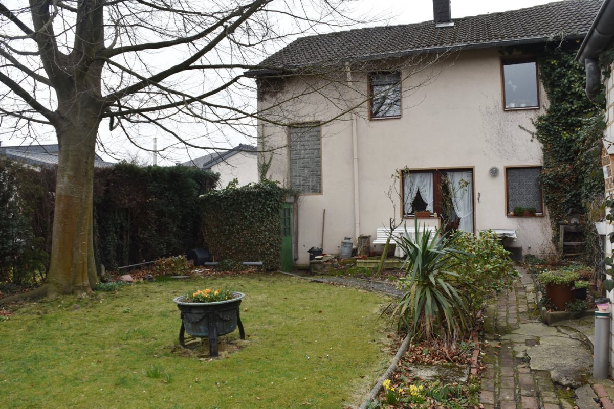 Immobilienangebot - Eschweiler - Wohnen - Kleines Einfamilienhaus in zweiter Reihe mit Garten und PKW-Stellplatz
