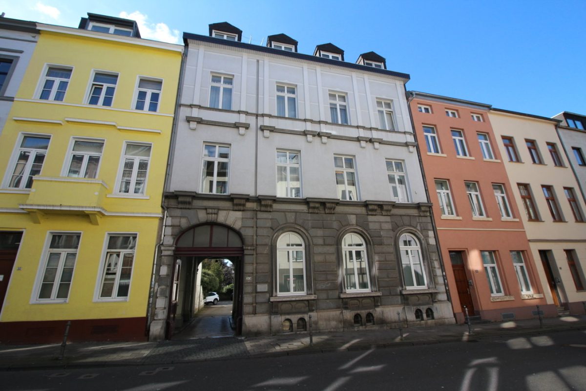 Immobilienangebot - Aachen - Wohnen - Studentenappartement mit Balkon und PKW- Stellplatz im Herzen der Stadt