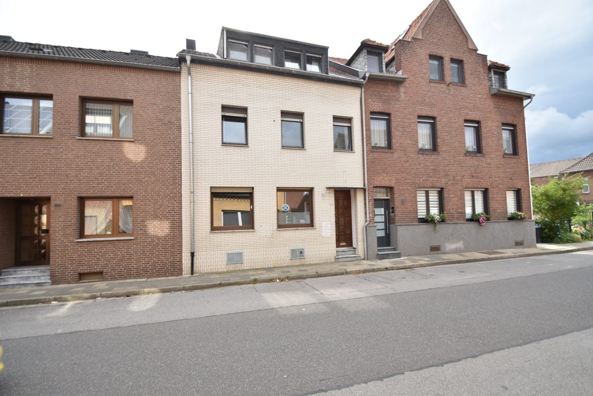 Immobilienangebot - Alsdorf-Hoengen - Wohnen - Solides Zweifamilienhaus mit viel Potenzial für den Eigennutzer oder Kapitalanleger