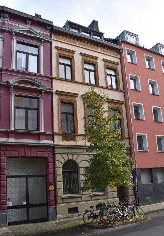 Immobilienangebot - Aachen - Wohnen - Bezugsfreie Dachgeschosswohnung in zentraler aber dennoch ruhiger Lage von Aachen