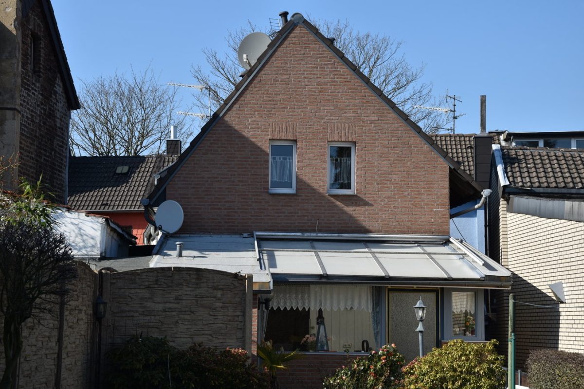 Immobilienangebot - Herzogenrath - Wohnen - Umfassend modernisiertes Siedlungshaus mit tollem Grundstück in direkter Wurmtalnähe