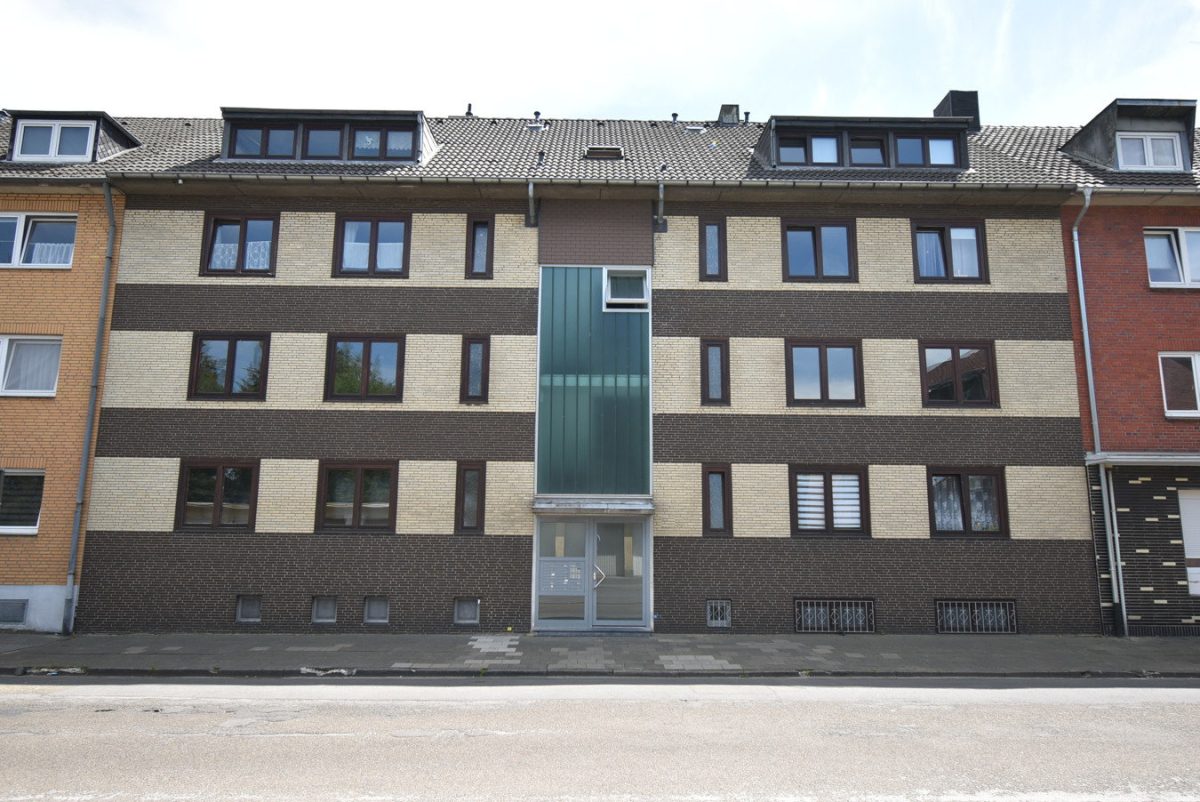 Immobilienangebot - Alsdorf - Renditehäuser - Interessantes 9 Parteienhaus mit 6 Garagen, Balkonen und einem großem Garten