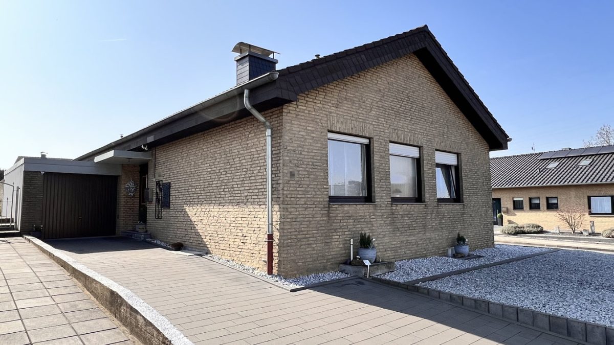 Immobilienangebot - Eschweiler - Wohnen - Freistehendes Haus im Stile eines Bungalows