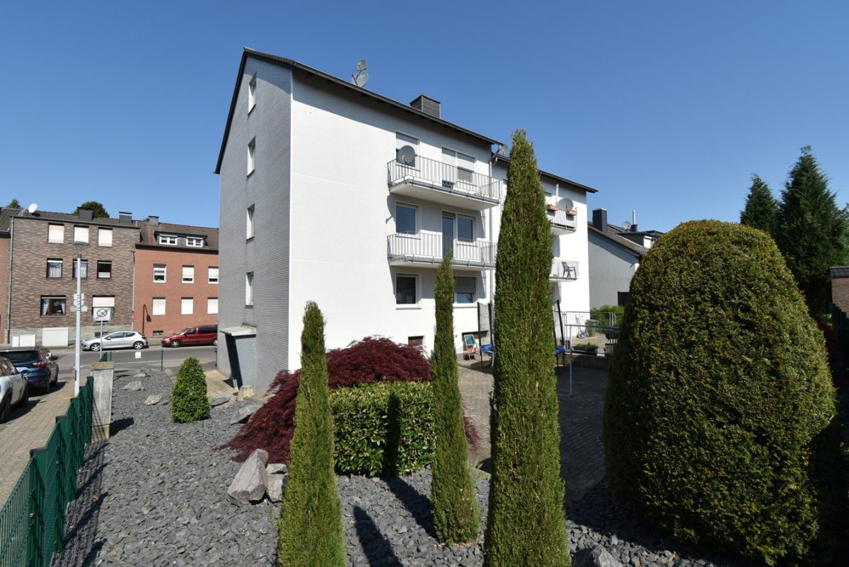 Immobilienangebot - Würselen - Renditehäuser - Verkauf im Bieterverfahren! 
Sehr gepflegtes drei Parteien Haus mit Ausbaupotenzial im Dachgeschoss
