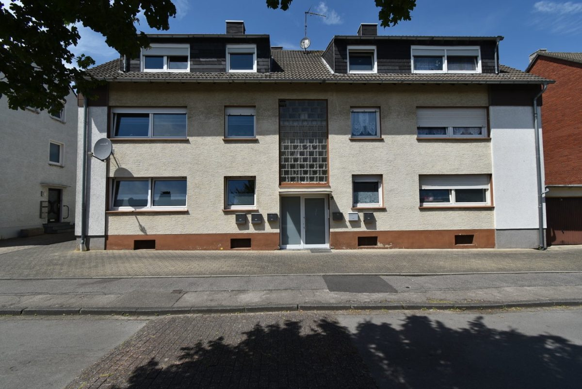 Immobilienangebot - Alsdorf - Renditehäuser - 6 Parteien Haus mit 7 Garagen in zentrumsnaher und ruhiger Anliegerstraße