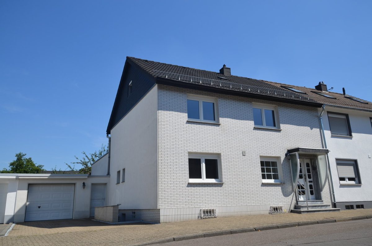 Immobilienangebot - Alsdorf - Wohnen - Mehrgenerationenhaus mit Doppelgarage und Dachterrasse